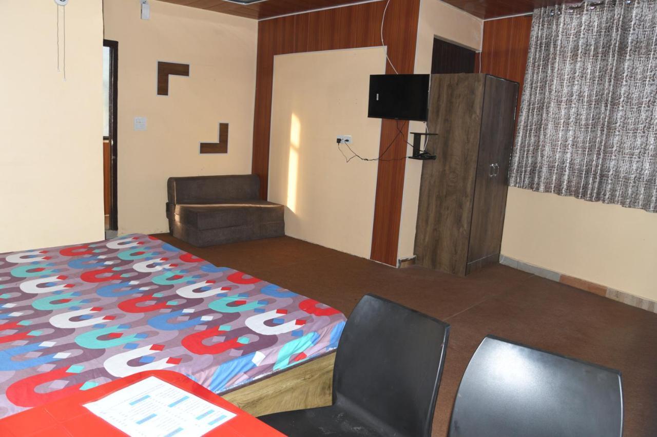 Hotel Mountain View And Rooftop Restaurant Pithorāgarh Exteriör bild